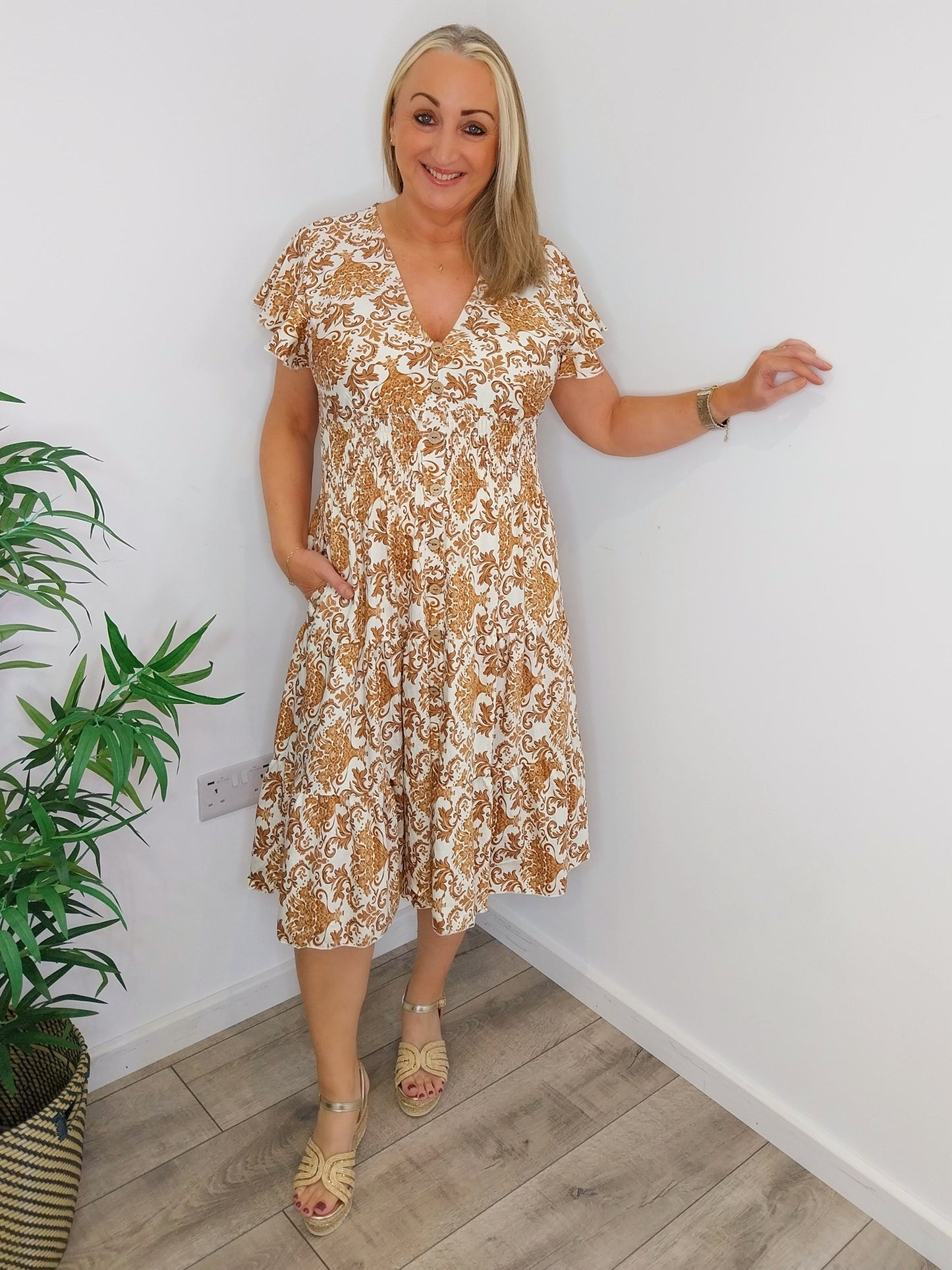 The Boden Pocket Dress - Tan